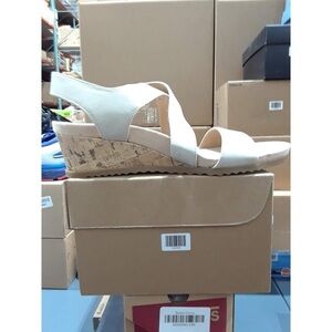 Life Stride Women's Nasincere Wedge Sandals Cream 8W